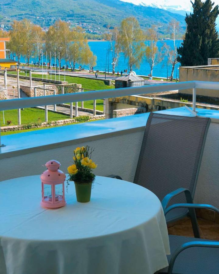 Exclusive Apartments With Lake View أوهغيد المظهر الخارجي الصورة