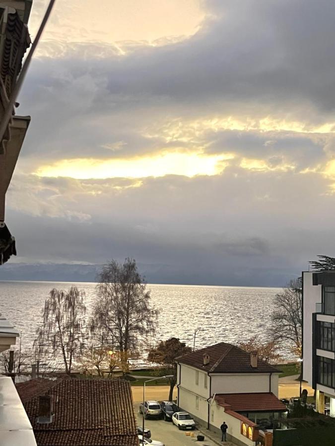 Exclusive Apartments With Lake View أوهغيد المظهر الخارجي الصورة