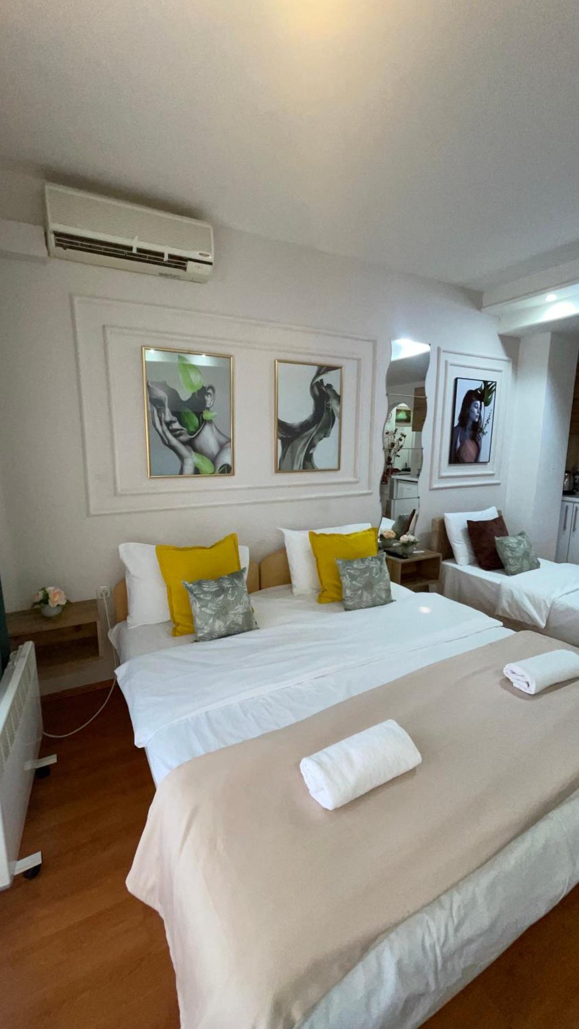 Exclusive Apartments With Lake View أوهغيد المظهر الخارجي الصورة