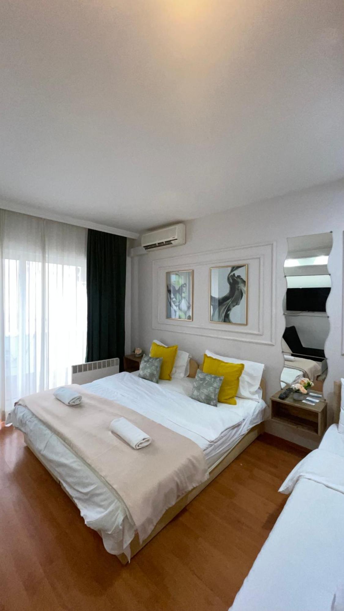 Exclusive Apartments With Lake View أوهغيد المظهر الخارجي الصورة