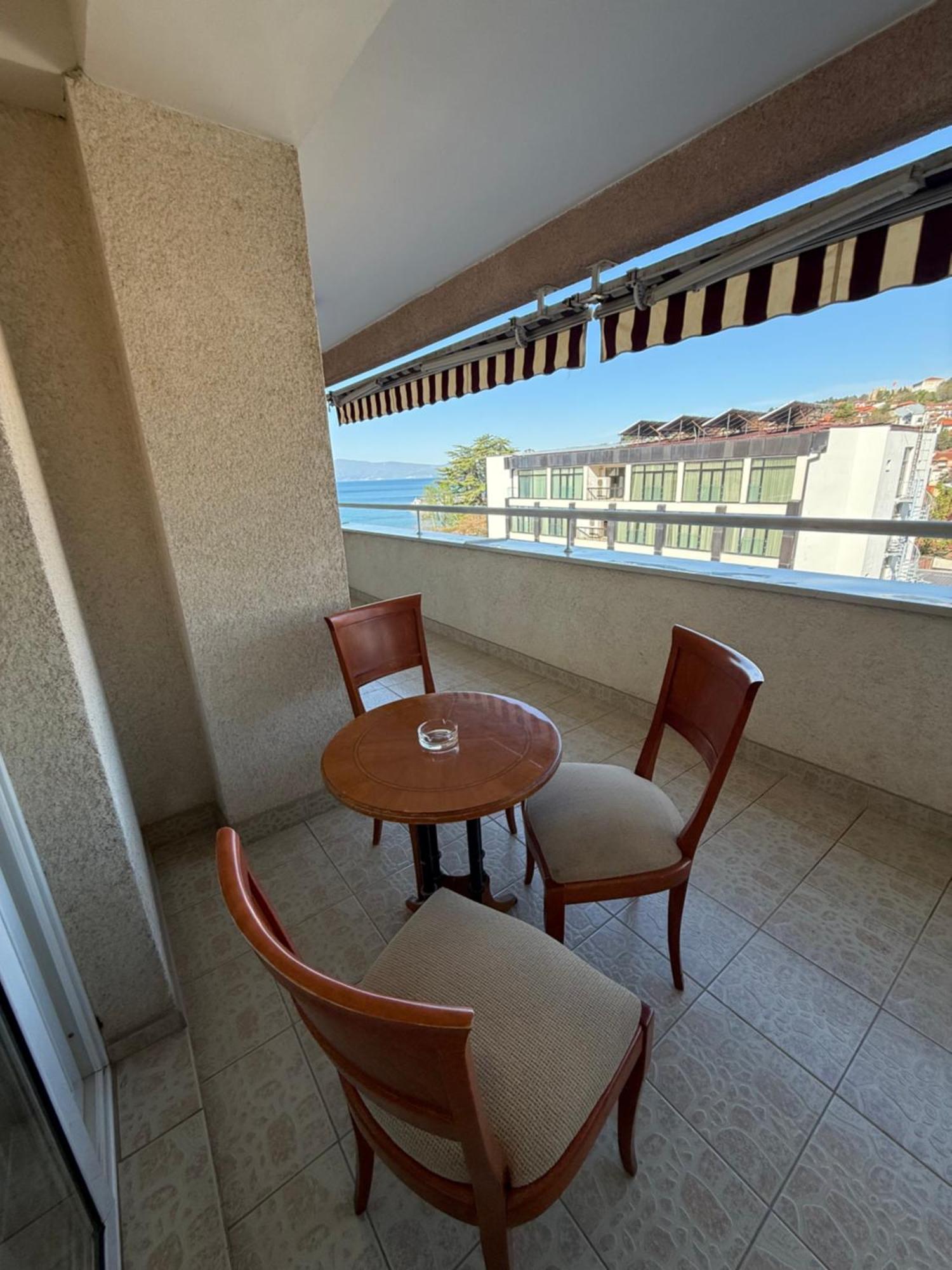 Exclusive Apartments With Lake View أوهغيد المظهر الخارجي الصورة