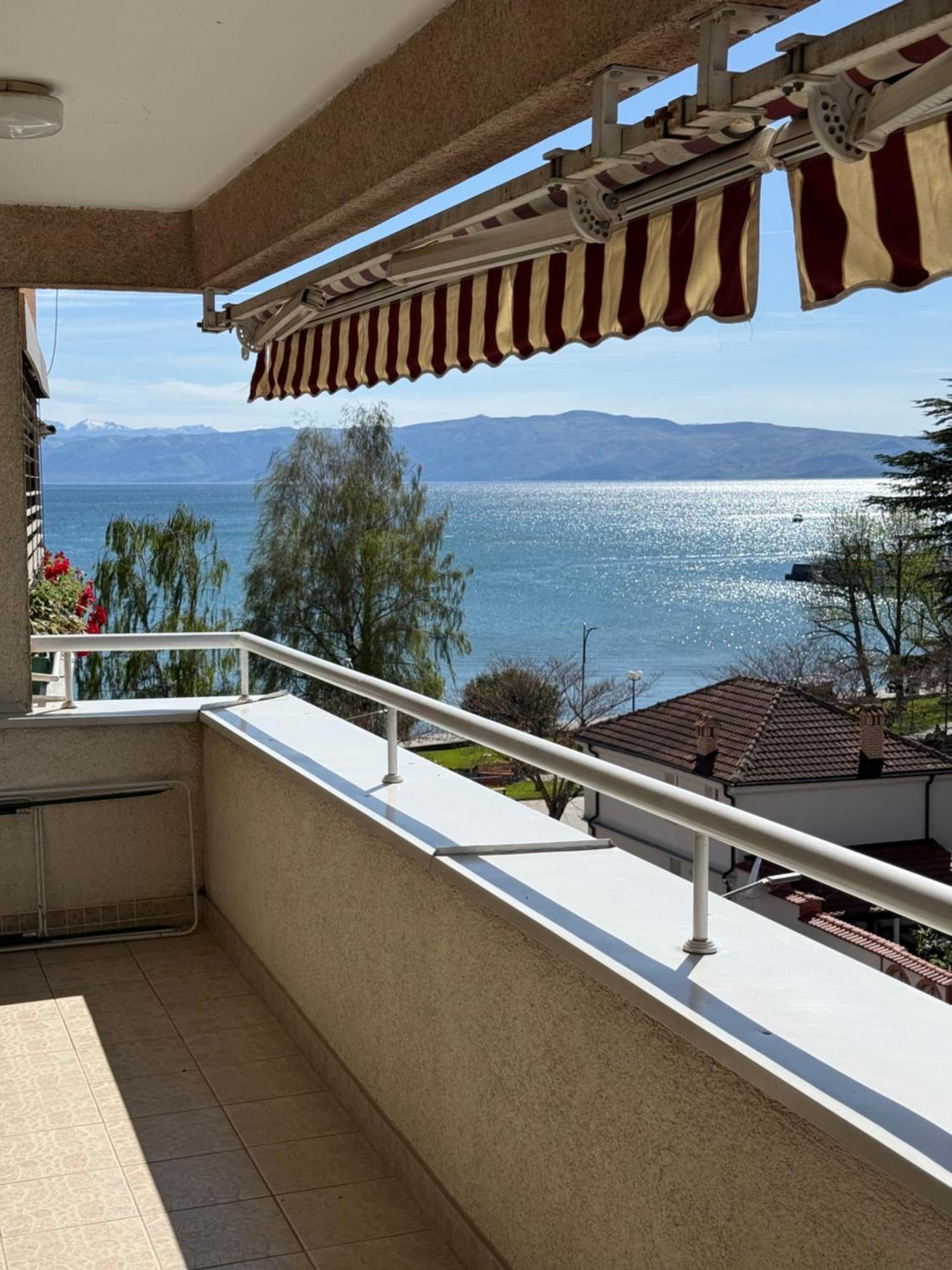 Exclusive Apartments With Lake View أوهغيد المظهر الخارجي الصورة