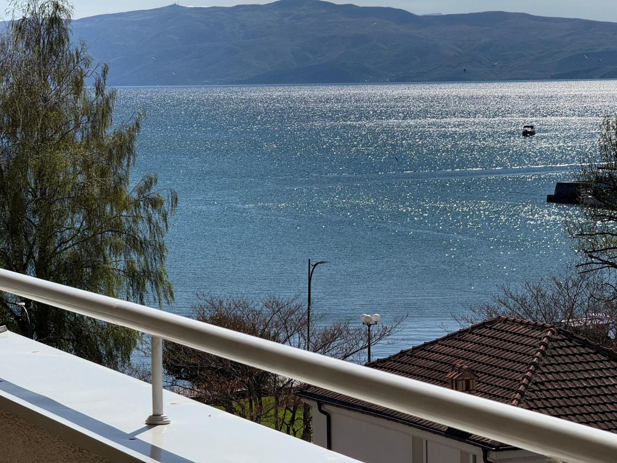 Exclusive Apartments With Lake View أوهغيد المظهر الخارجي الصورة